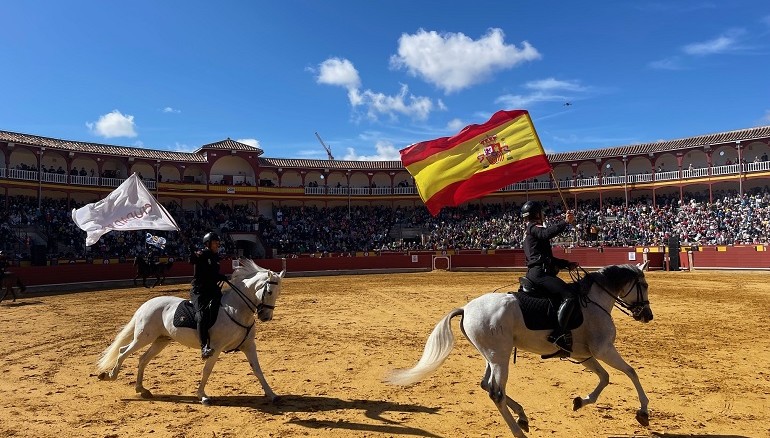 Espectacular exhibición de la Policía Nacional en la Plaza de Toros de Ciudad Real Más de 6.300 alumnos disfrutan de una jornada única con las unidades de élite