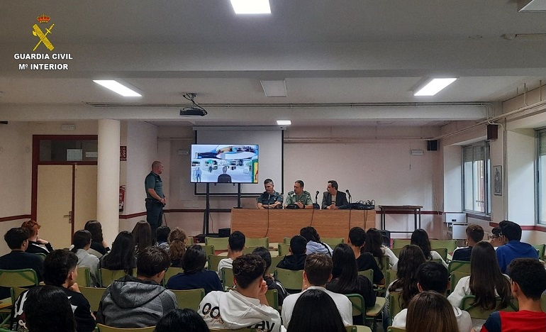 La Guardia Civil ha presentado esta mañana la VI Ciberliga ante unos 70 alumnos del IES Maestre de Calatrava en Ciudad Real