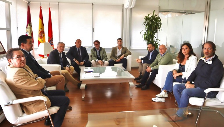 Rotunda Oposición Empresarial y Política a la Instalación de un Centro de Acogida en el Aeropuerto de Ciudad Real