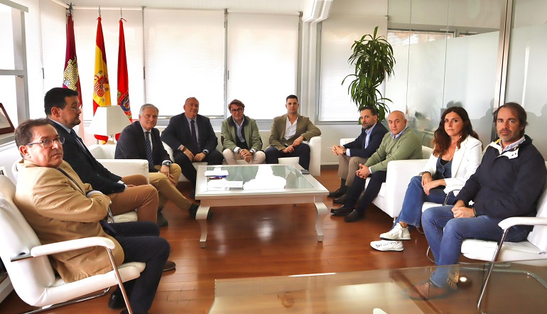 Rotunda Oposición Empresarial y Política a la Instalación de un Centro de Acogida en el Aeropuerto de Ciudad Real