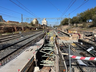 Adif invierte 5,7 millones en la mejora de la estación de Valdepeñas y el refuerzo del puente ferroviario sobre La Veguilla