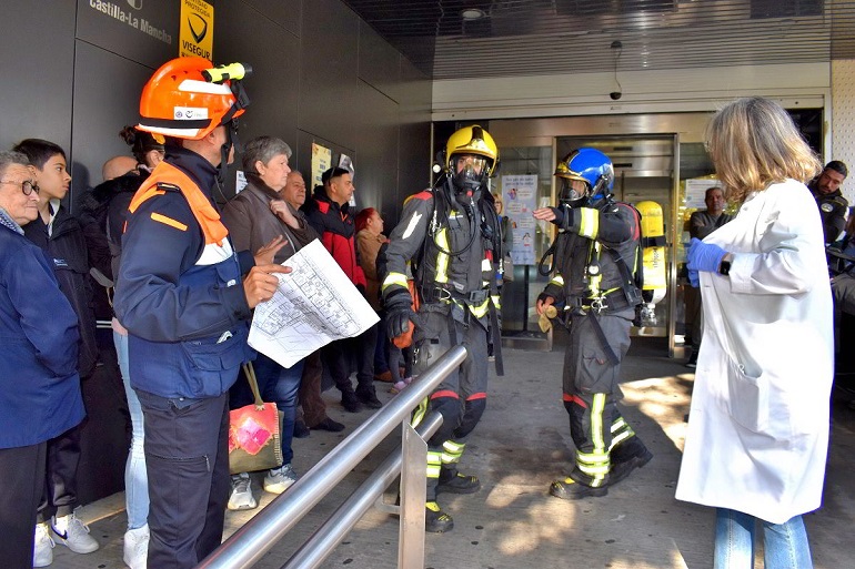 Simulacro de incendio en el Centro de Salud IV de Puertollano Un ejercicio de emergencia realista para garantizar la seguridad de pacientes y personal