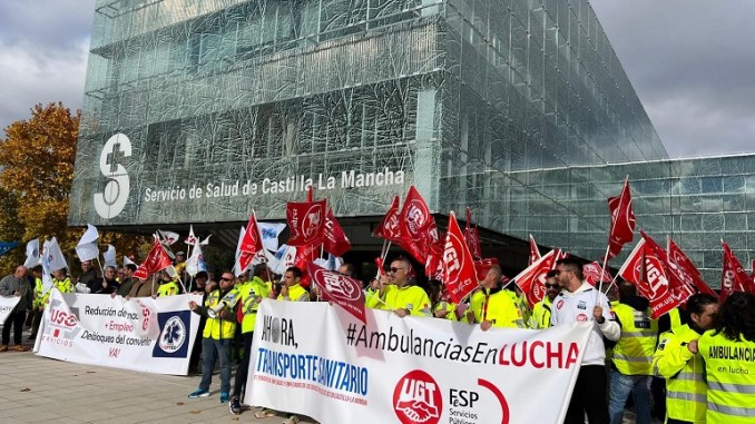 Trabajadores del transporte sanitario de Castilla-La Mancha exigen mejoras “No somos esclavos del Sescam”