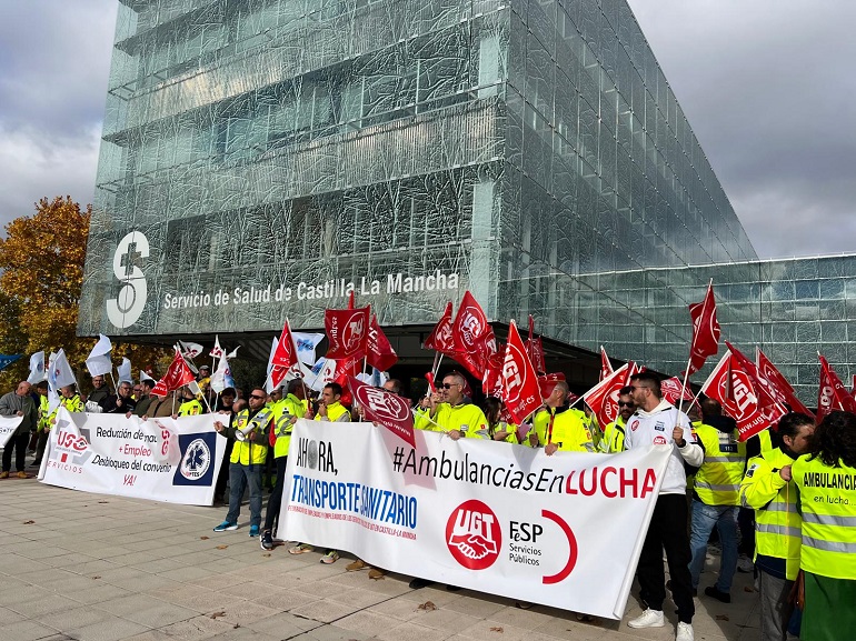 Trabajadores del transporte sanitario de Castilla-La Mancha exigen mejoras “No somos esclavos del Sescam”