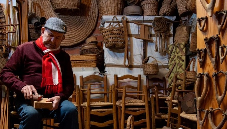 El arte en sus manos! FOTOCLICKCIUDADREAL captura la esencia de la artesanía en su primera exposición como colectivo