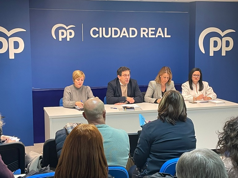 “Los alcaldes del PP son el muro frente a las políticas fiscales y sociales de Page y Sánchez”