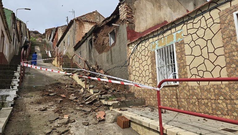 Una vivienda colapsa en la calle Blas de Otero de Puertollano debido presumiblemente a la acción del agua caída en los últimos días