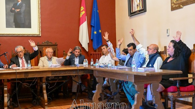 Almagro aprueba por mayoría absoluta los nombramientos en entidades supramunicipales tras un tenso enfrentamiento entre PP y Genaro Galán