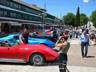 Almagro ruge con fuerza americana La Plaza Mayor acogió la primera concentración nacional del Corvette C3