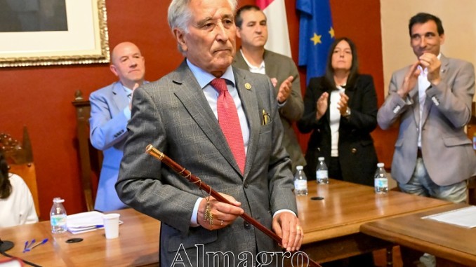 Almagro vive un giro político histórico Francisco Ureña (PSOE) desbanca al PP con una moción de censura y gobernará hasta 2027