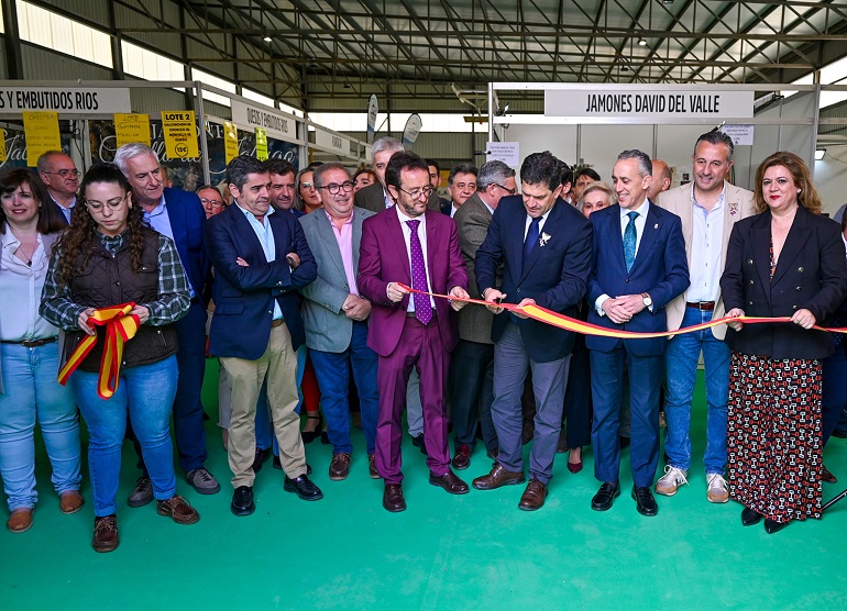 Brazatortas se consolida comocentro cinegético con una Feria que duplica espacio y apoyo institucional pese al plantón del Gobierno regional