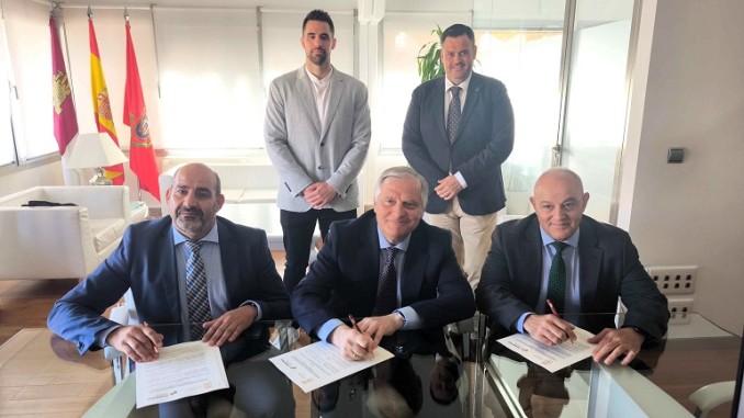 El Ayuntamiento de Ciudad Real y el SCIS firman un convenio para que los bomberos entrenen en instalaciones deportivas municipales en el 2025