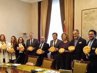 El Pan de Cruz, emblema de Ciudad Real, busca mayor reconocimiento en el Congreso con el apoyo de VOX