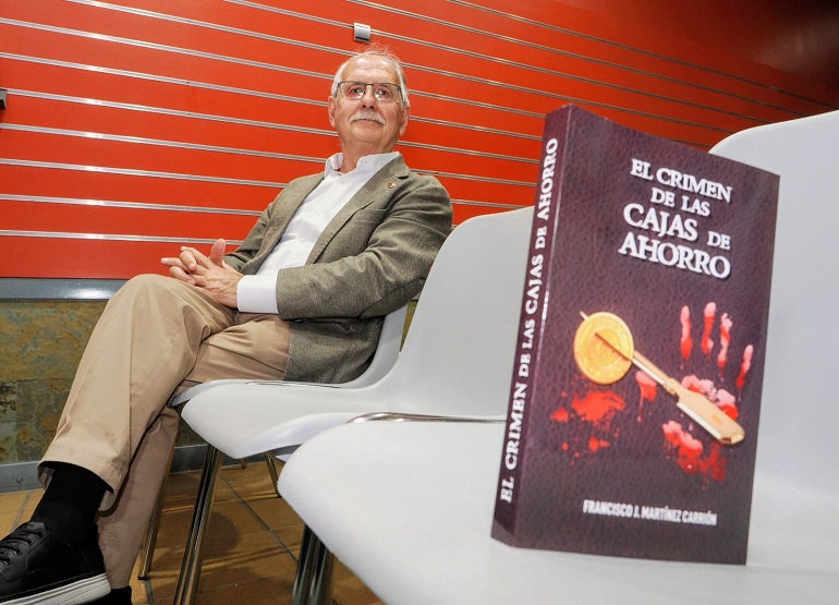 El periodista Martínez Carrión presenta en el Ateneo de Almagro su novela «El crimen de las cajas de ahorro»