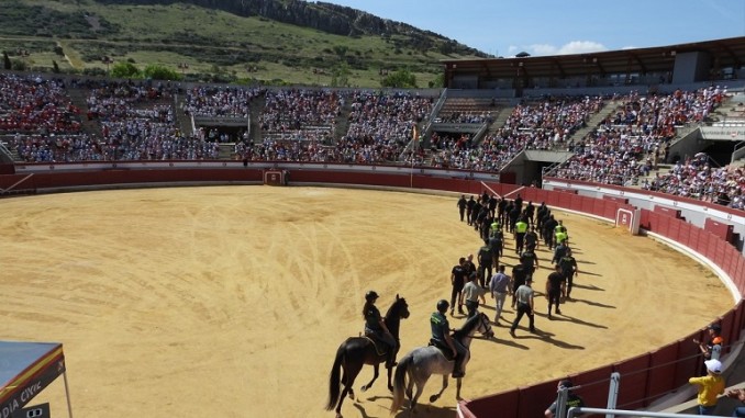 Más de 2.500 escolares vibran con la espectacular exhibición de la Guardia Civil en Puertollano “Hoy sembramos vocaciones”