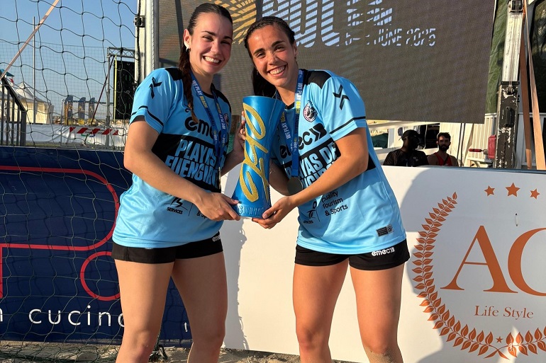 Histórico triunfo! Jimena y María Laguna coronan al CATS A.M. Team Almería como campeonas de Europa de balonmano playa