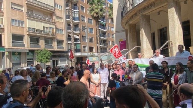 Manifiesto contra la violencia Autoridades y sanitarios reclaman tolerancia cero ante las agresiones