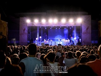 Carlos Baute arrasa en Bolaños de Calatrava con un lleno absoluto y un concierto solidario que puso fin a las Ferias y Fiestas 2025