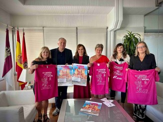 El Ayuntamiento de Ciudad Real se viste de rosa Cañizares apoya incondicionalmente a AMUMA y su XI Marcha Rosa contra el cáncer