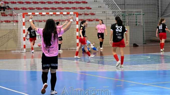 María Téllez destroza al Navalcarnero con cuatro goles y le da la primera victoria en casa al Almagro FSF