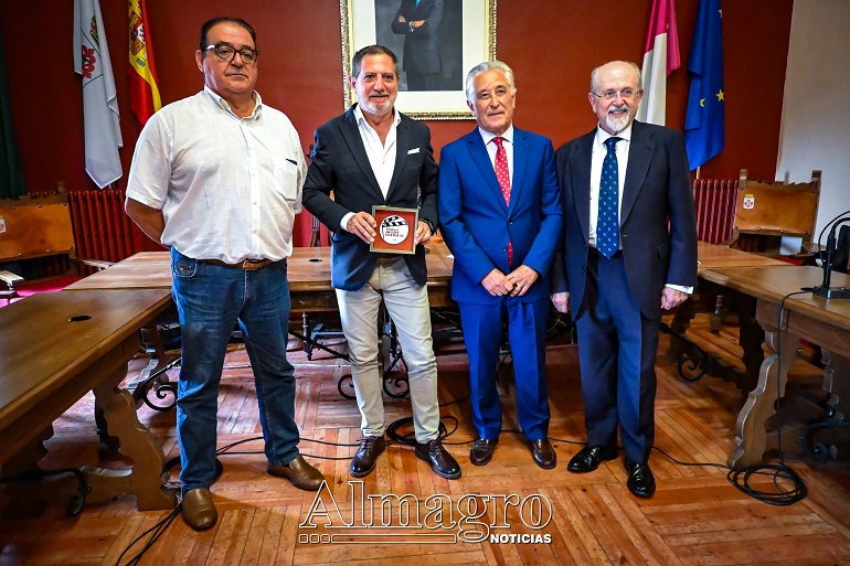 Nombramiento Hijo Adoptivo de Almagro al mexicano Mauricio Fernandez Garza
