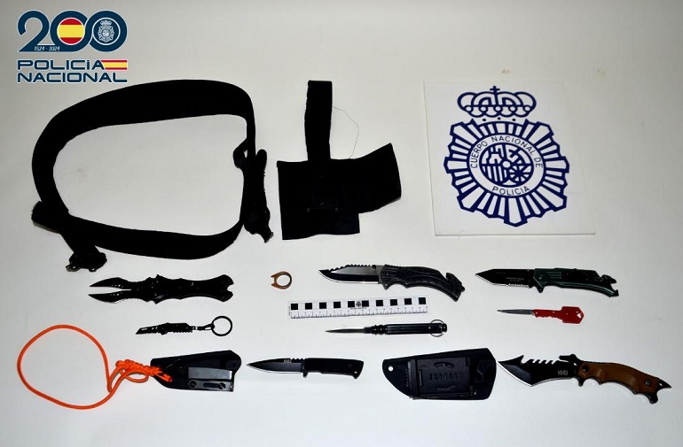 Policía Nacional intercepta in fraganti un apuñalamiento y detiene al agresor, pertrechado con un arsenal de 7 armas prohibidas