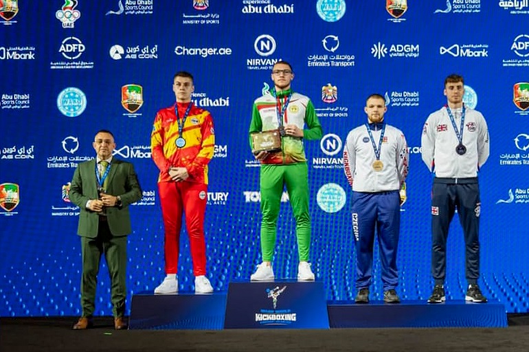 Carlos Lozano Soto firma un hito histórico al conquistar la medalla de plata en el WAKO World Kickboxing – Abu Dhabi 2025