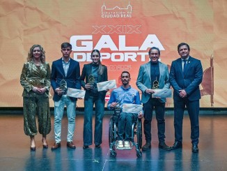 El bolañego Francisco Javier Sánchez Lara, junto a Paula Sevilla, Elena Alfaro y Jesús Sánchez de la Nieta, mejores deportistas de la provincia en la XXIX Gala de la Diputación
