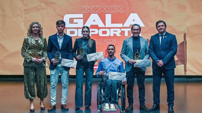 El bolañego Francisco Javier Sánchez Lara, junto a Paula Sevilla, Elena Alfaro y Jesús Sánchez de la Nieta, mejores deportistas de la provincia en la XXIX Gala de la Diputación