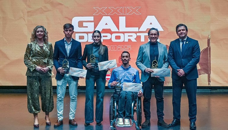 El bolañego Francisco Javier Sánchez Lara, junto a Paula Sevilla, Elena Alfaro y Jesús Sánchez de la Nieta, mejores deportistas de la provincia en la XXIX Gala de la Diputación