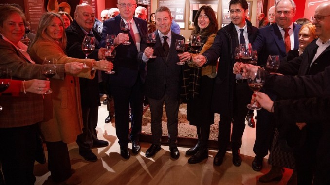 Page inaugura el Centro del Vino del Campo de Calatrava
