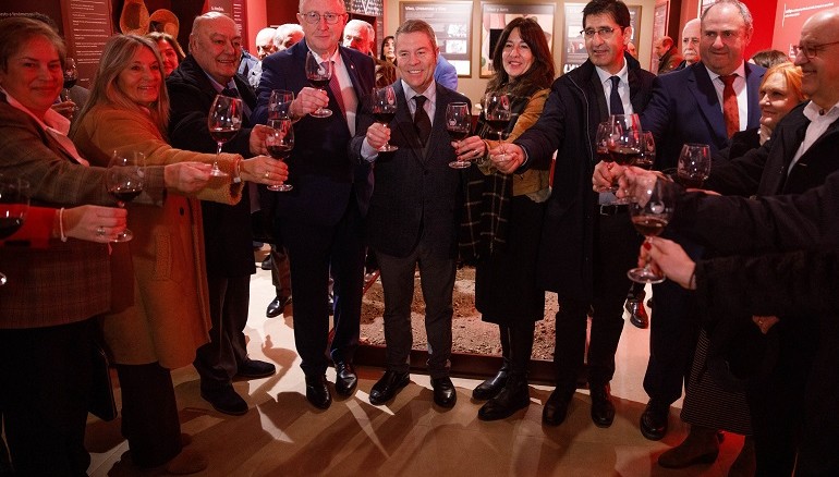 Page inaugura el Centro del Vino del Campo de Calatrava