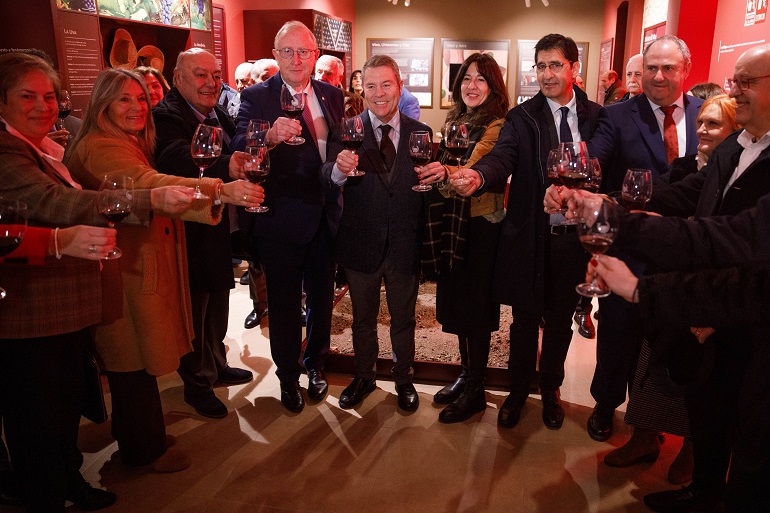 Page inaugura el Centro del Vino del Campo de Calatrava