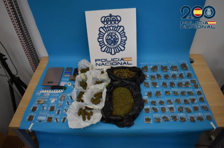 Venta de droga a la puerta del colegio Caen tres individuos en Puertollano. Distribuían karkubi, una peligrosa mezcla de hachís y benzodiacepinas