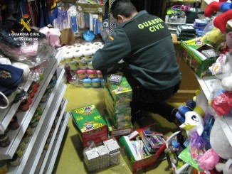 Alerta máxima la Guardia Civil intensifica las inspecciones contra la venta ilegal de pirotecnia en Navidad