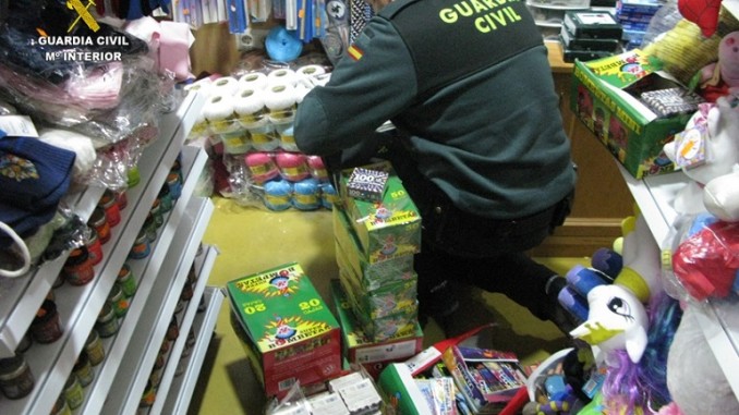 Alerta máxima la Guardia Civil intensifica las inspecciones contra la venta ilegal de pirotecnia en Navidad