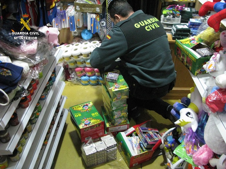 Alerta máxima la Guardia Civil intensifica las inspecciones contra la venta ilegal de pirotecnia en Navidad