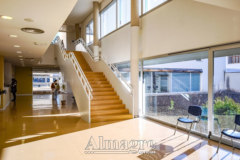 Almagro Un cortocircuito en el sistema de climatización, principal hipótesis del humo detectado en la planta superior del Centro de Salud