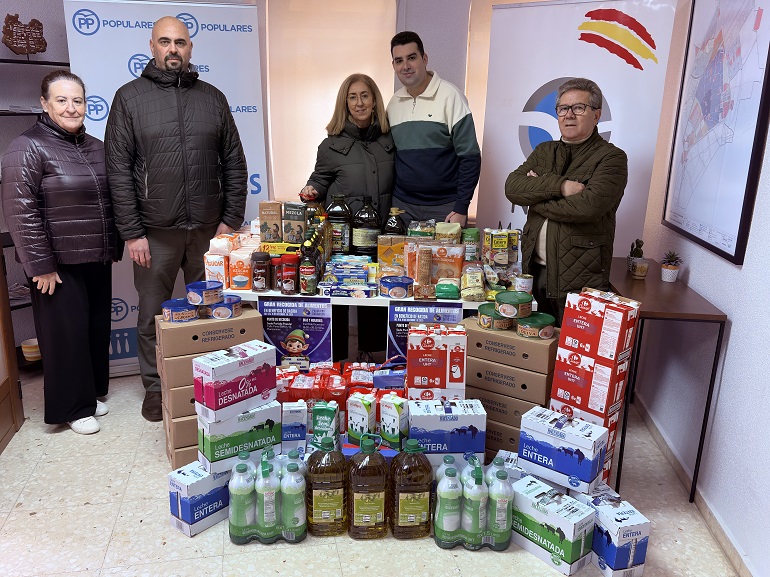 El PP y Nuevas Generaciones entregan 1,6 toneladas de alimentos a la Casa de Acogida Basida