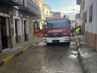 Muere un hombre de 55 años en un incendio en pleno centro de Almadén