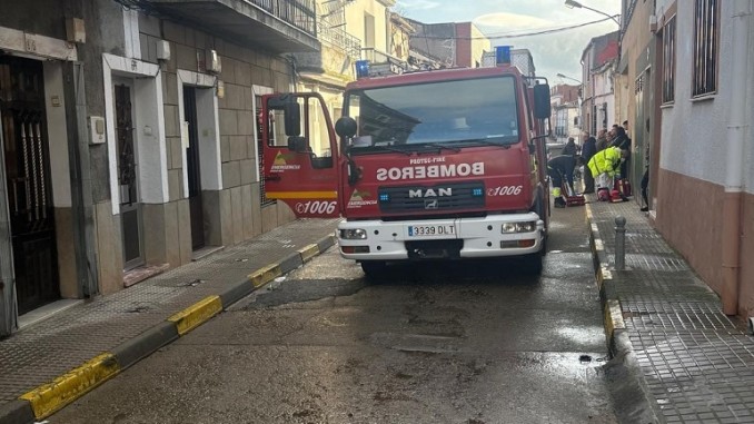 Muere un hombre de 55 años en un incendio en pleno centro de Almadén