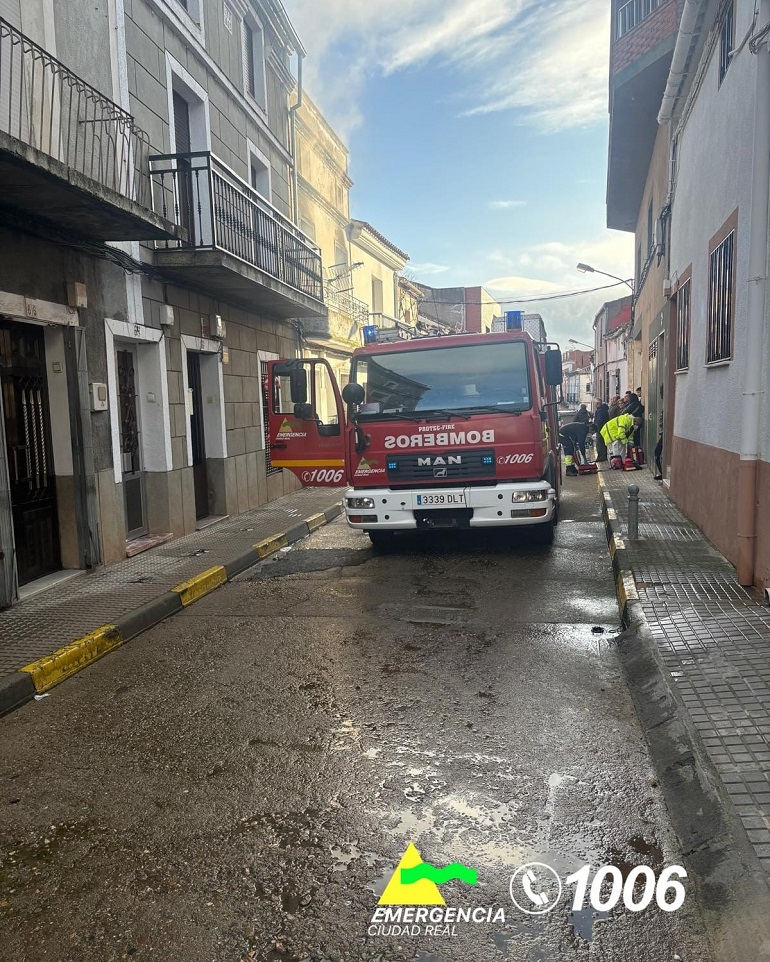 Muere un hombre de 55 años en un incendio en pleno centro de Almadén
