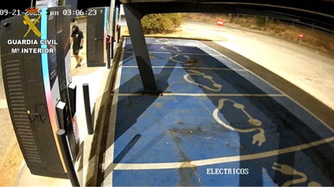 Desmantelan una peligrosa banda que robaba cable de cobre de estaciones de carga para coches eléctricos
