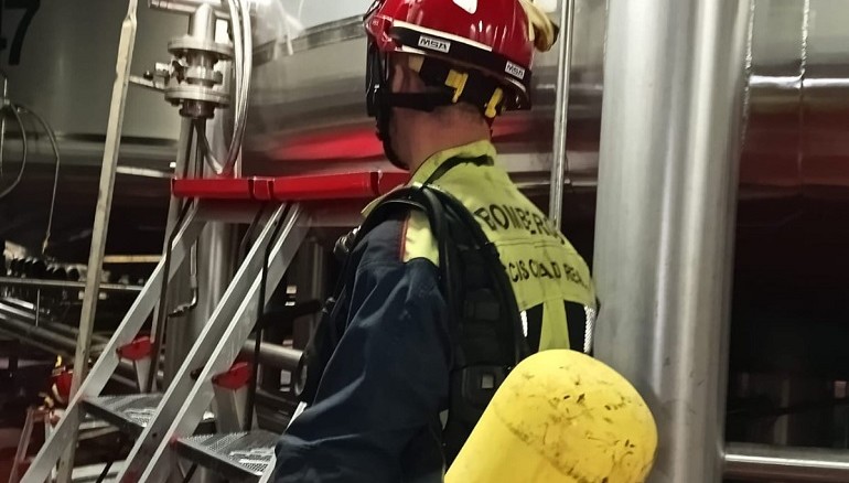 Muere un trabajador tras caer a un silo de vino vacío en una bodega de Valdepeñas
