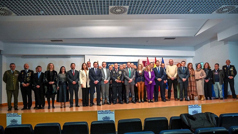 Valdepeñas rinde un emotivo y solemne homenaje a la Policía Nacional en su 202 aniversario
