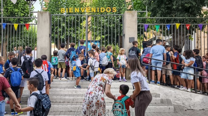 La Junta publica la convocatoria oficial de admisión para Infantil, Primaria, ESO y Bachillerato
