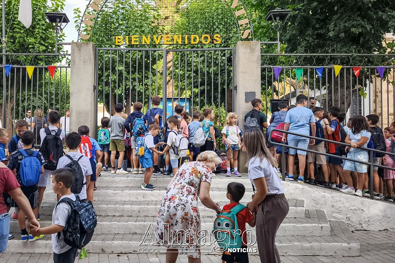 La Junta publica la convocatoria oficial de admisión para Infantil, Primaria, ESO y Bachillerato