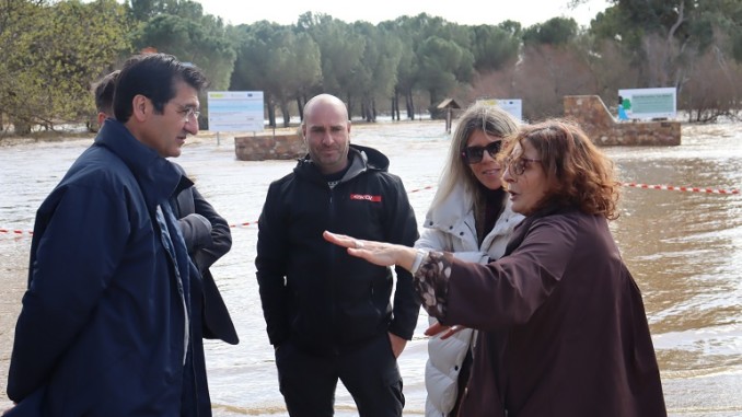 Luciana evalúa los daños devastadores tras el desbordamiento del río Bullaque arrasada el área recreativa y la piscina municipal