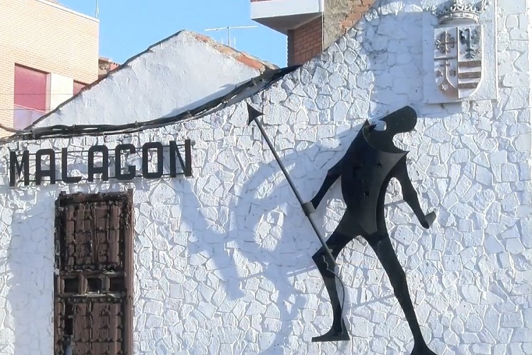 Una mujer rescatada ilesa tras ser arrastrado su coche por la crecida del arroyo Laguna en Malagón