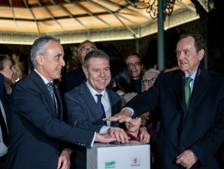 Puertollano ilumina su historia García-Page enciende la nueva luz de la Fuente Agria